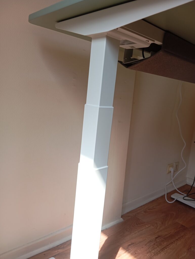 Photo de la colonne pour review du bureau debout assis E7 Pro 2026 de Flexispot